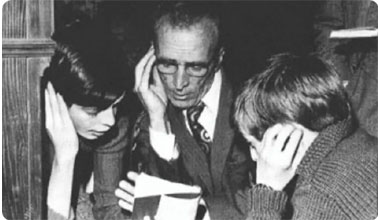 Jean-François and Alain as young boys
with their father Ghjuliu; photo published with the kind permission of I Muvrini